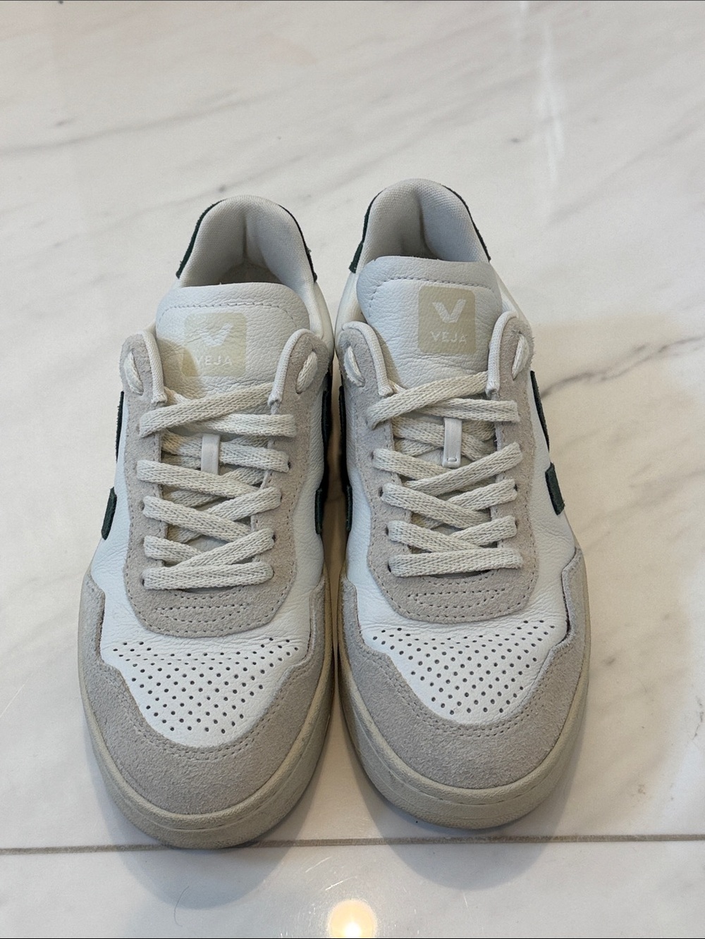 Veja V90 women’s White and and green Low-Top Sneakers
